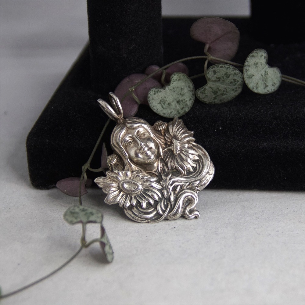 Vintage Art Nouveau Sterling Silver Lady Sunflower Repousse Pendant 6.39g